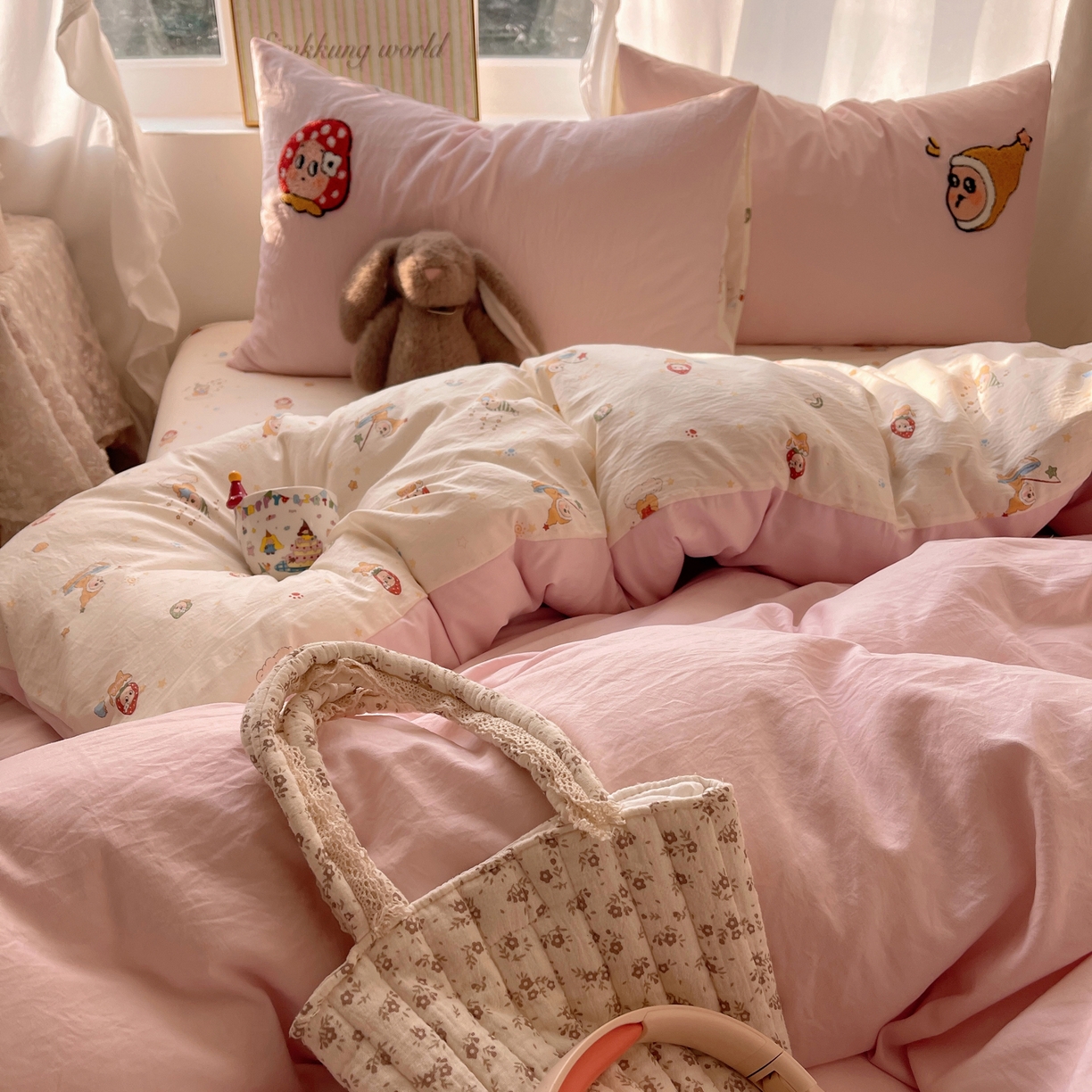 91家纺网 家纺一手货源 找家纺 凯洛奇 2026新款A类卡通豹纹毛巾绣软糯糯水洗棉四件套（提供买家秀） 快乐时光