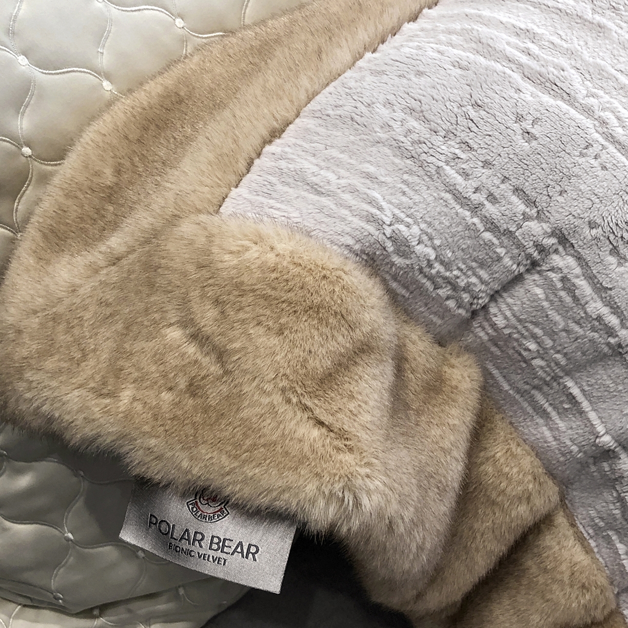 91家纺网 家纺一手货源 找家纺 （总）佳汐蓝家纺 2025新款高奢暖绒立体浮雕熊极绒系列四件套