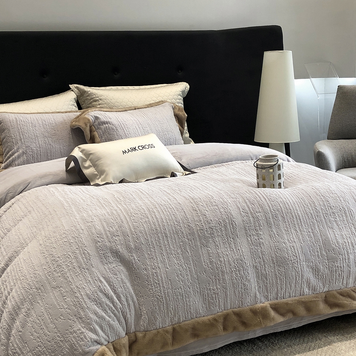 91家纺网 家纺一手货源 找家纺 （总）佳汐蓝家纺 2025新款高奢暖绒立体浮雕熊极绒系列四件套