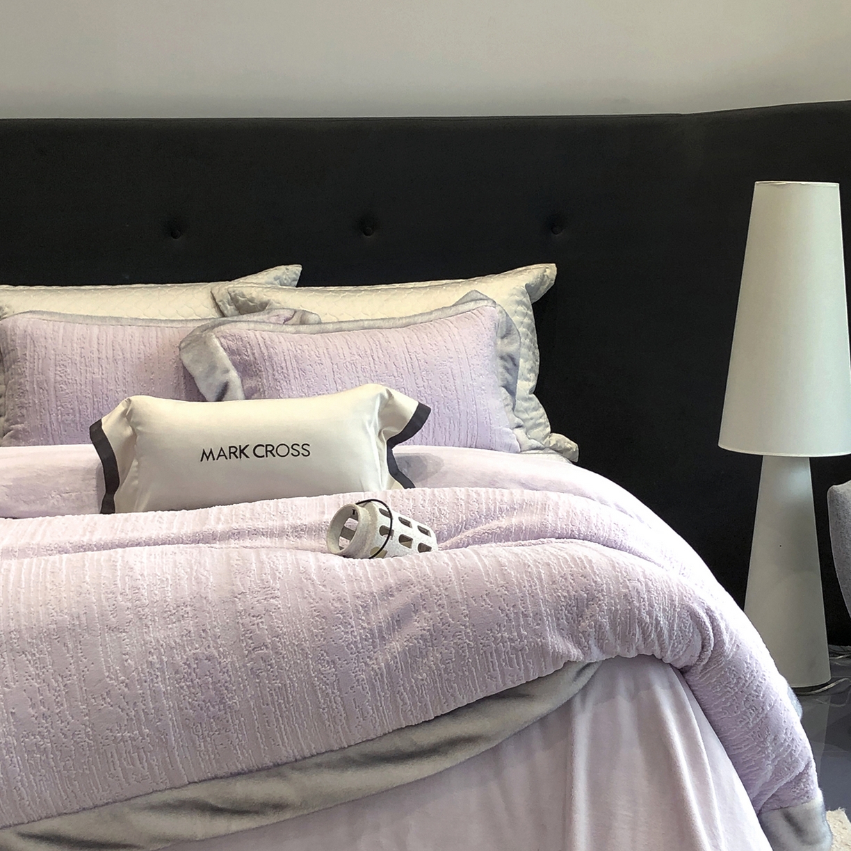 91家纺网 家纺一手货源 找家纺 佳汐蓝家纺 2025新款高奢暖绒立体浮雕熊极绒系列四件套 融冬北极狐-奶芋紫