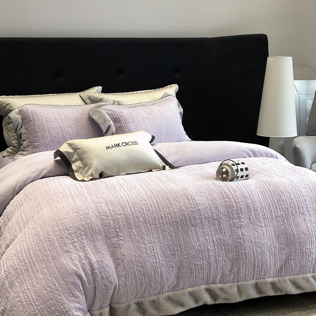 91家纺网 家纺一手货源 找家纺 佳汐蓝家纺 2025新款高奢暖绒立体浮雕熊极绒系列四件套 融冬北极狐-奶芋紫