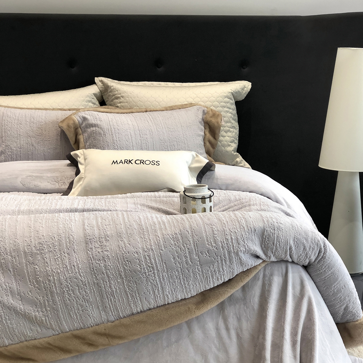 91家纺网 家纺一手货源 找家纺 佳汐蓝家纺 2025新款高奢暖绒立体浮雕熊极绒系列四件套 融冬北极狐-薄暮灰