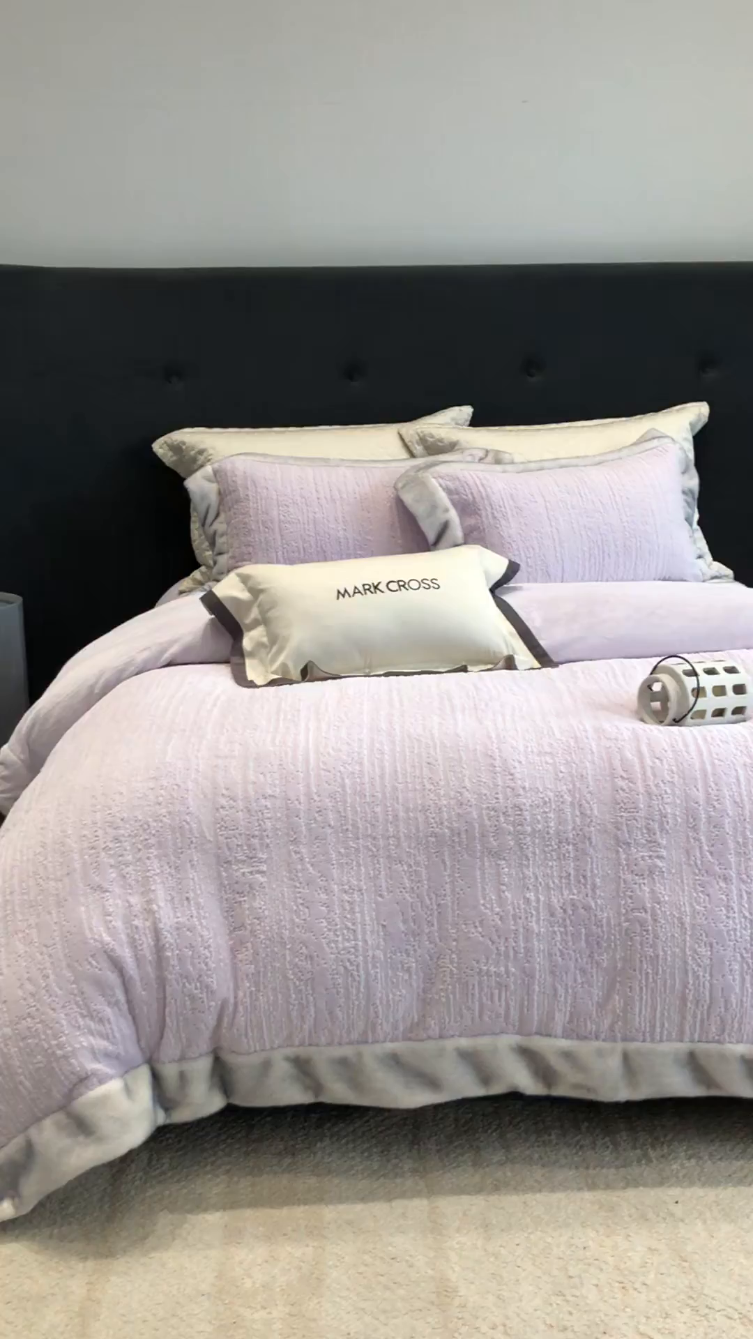 91家纺网 家纺一手货源 找家纺 佳汐蓝家纺 2025新款高奢暖绒立体浮雕熊极绒系列四件套 融冬北极狐-奶芋紫