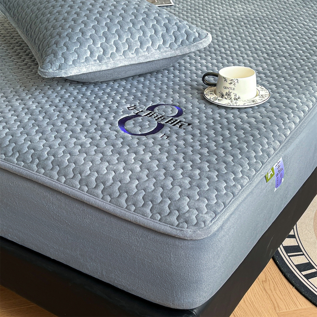 91家纺网 家纺一手货源 找家纺 居眠 2025新款绒-时安-牛奶绒夹棉床笠 绒-时安-灰