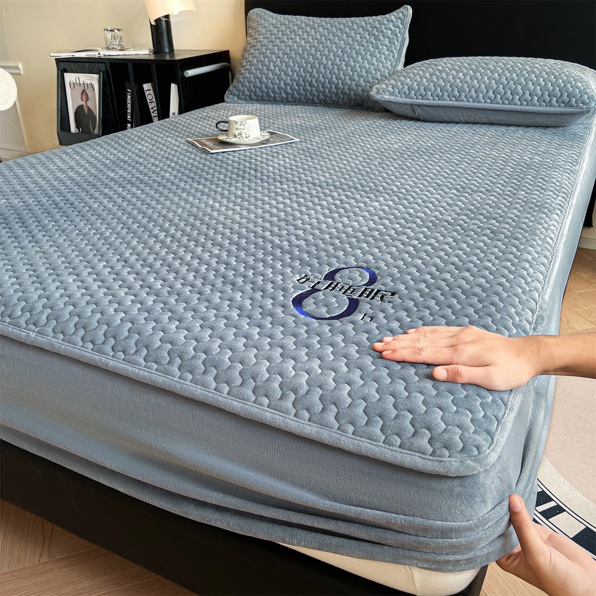 91家纺网 家纺一手货源 找家纺 居眠 2025新款绒-时安-牛奶绒夹棉床笠 绒-时安-灰