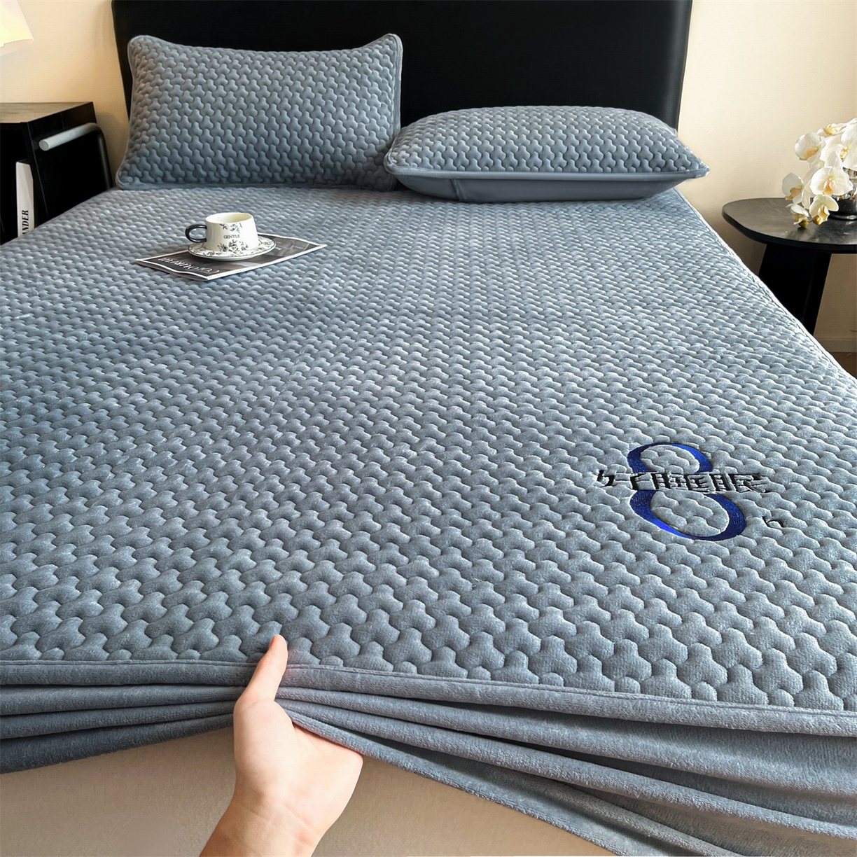 91家纺网 家纺一手货源 找家纺 居眠 2025新款绒-时安-牛奶绒夹棉床笠 绒-时安-灰