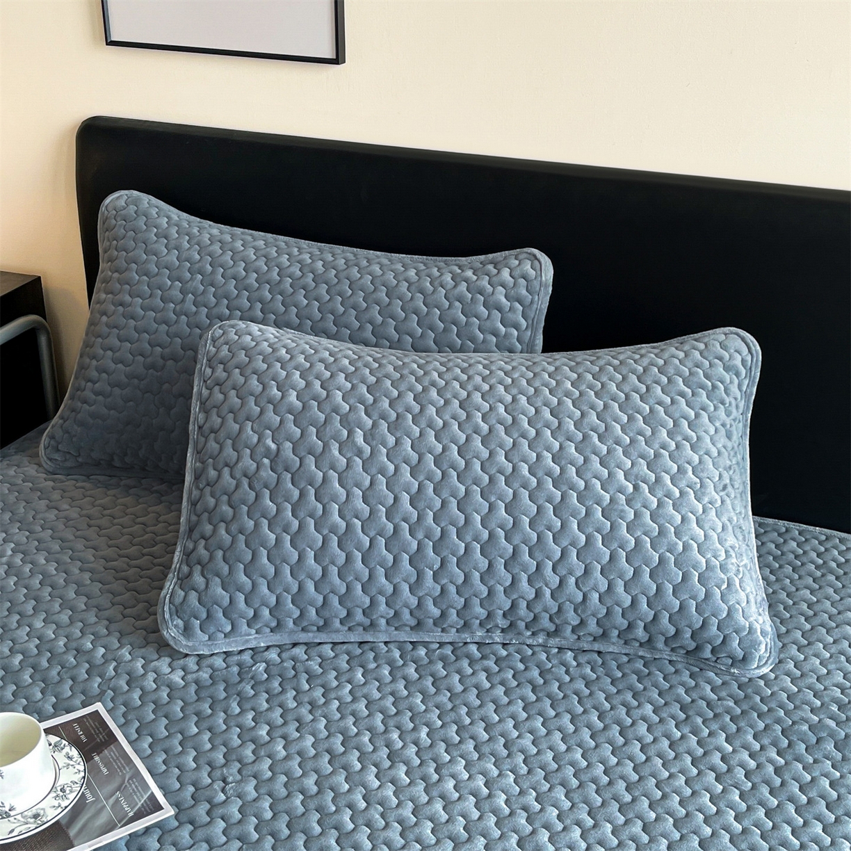 91家纺网 家纺一手货源 找家纺 居眠 2025新款绒-时安-牛奶绒夹棉床笠 绒-时安-灰