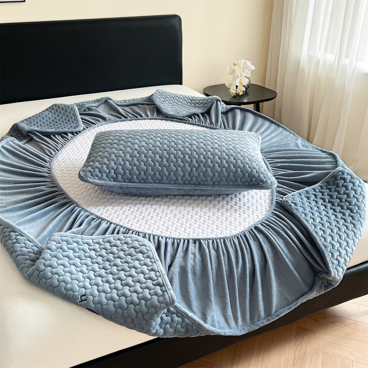 91家纺网 家纺一手货源 找家纺 居眠 2025新款绒-时安-牛奶绒夹棉床笠 绒-时安-灰