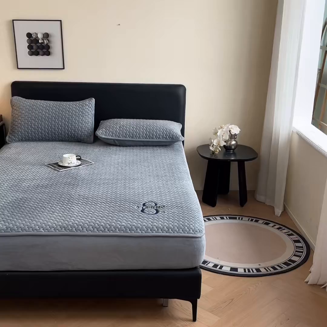 91家纺网 家纺一手货源 找家纺 居眠 2025新款绒-时安-牛奶绒夹棉床笠 绒-时安-灰