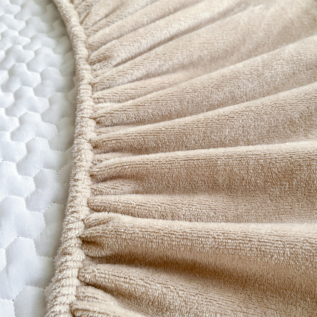 91家纺网 家纺一手货源 找家纺 居眠 2025新款绒-时安-牛奶绒夹棉床笠 绒-时安-卡