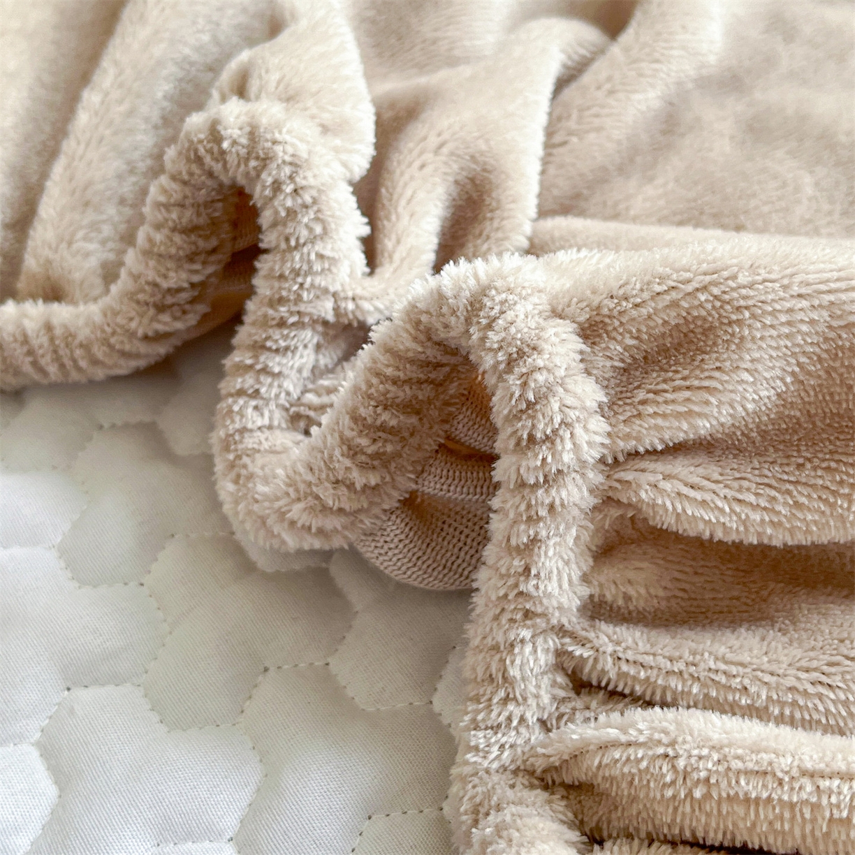 91家纺网 家纺一手货源 找家纺 居眠 2025新款绒-时安-牛奶绒夹棉床笠 绒-时安-卡