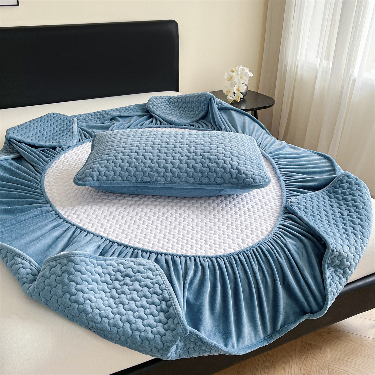 91家纺网 家纺一手货源 找家纺 居眠 2025新款绒-时安-牛奶绒夹棉床笠 绒-时安-蓝