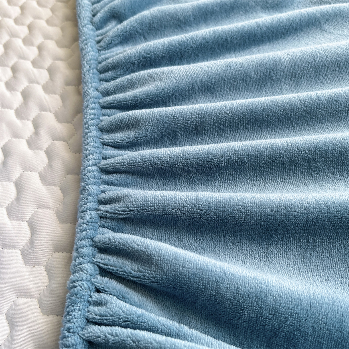 91家纺网 家纺一手货源 找家纺 居眠 2025新款绒-时安-牛奶绒夹棉床笠 绒-时安-蓝