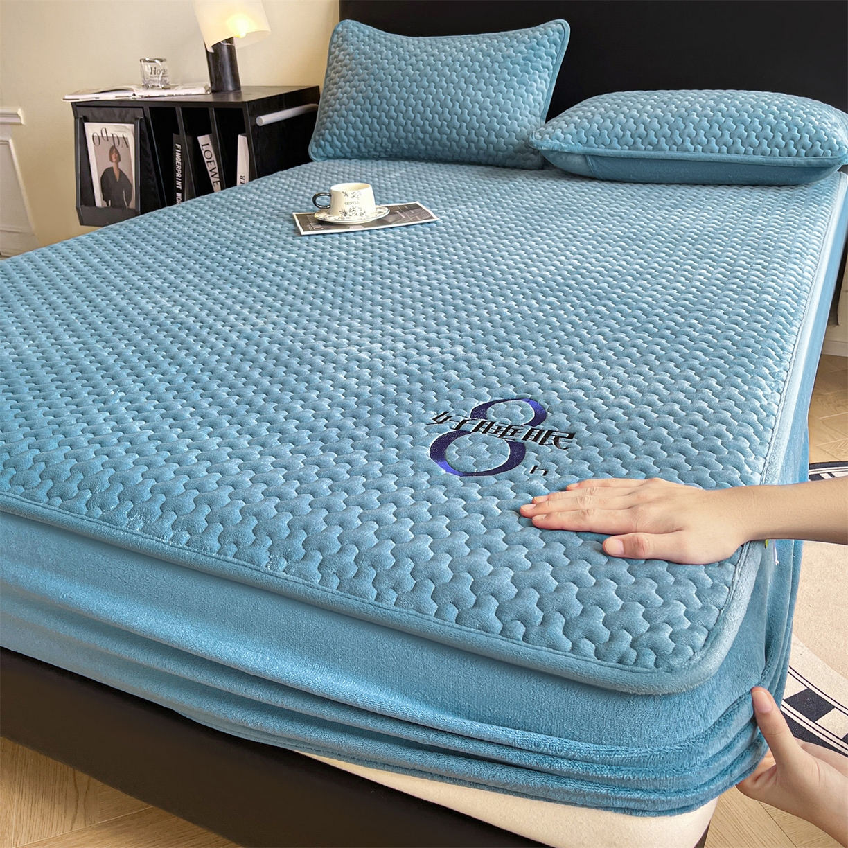 91家纺网 家纺一手货源 找家纺 居眠 2025新款绒-时安-牛奶绒夹棉床笠 绒-时安-蓝