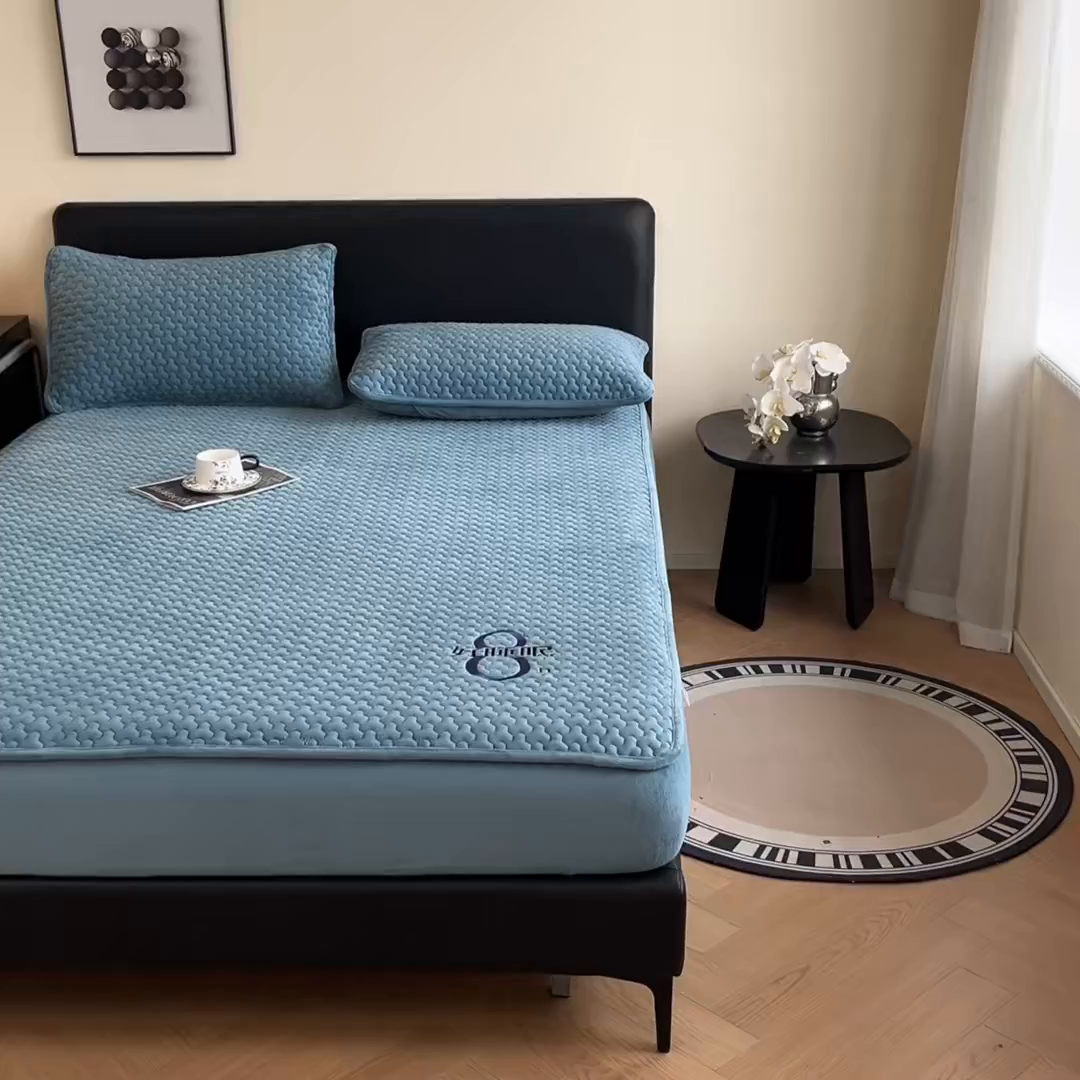 91家纺网 家纺一手货源 找家纺 居眠 2025新款绒-时安-牛奶绒夹棉床笠 绒-时安-蓝