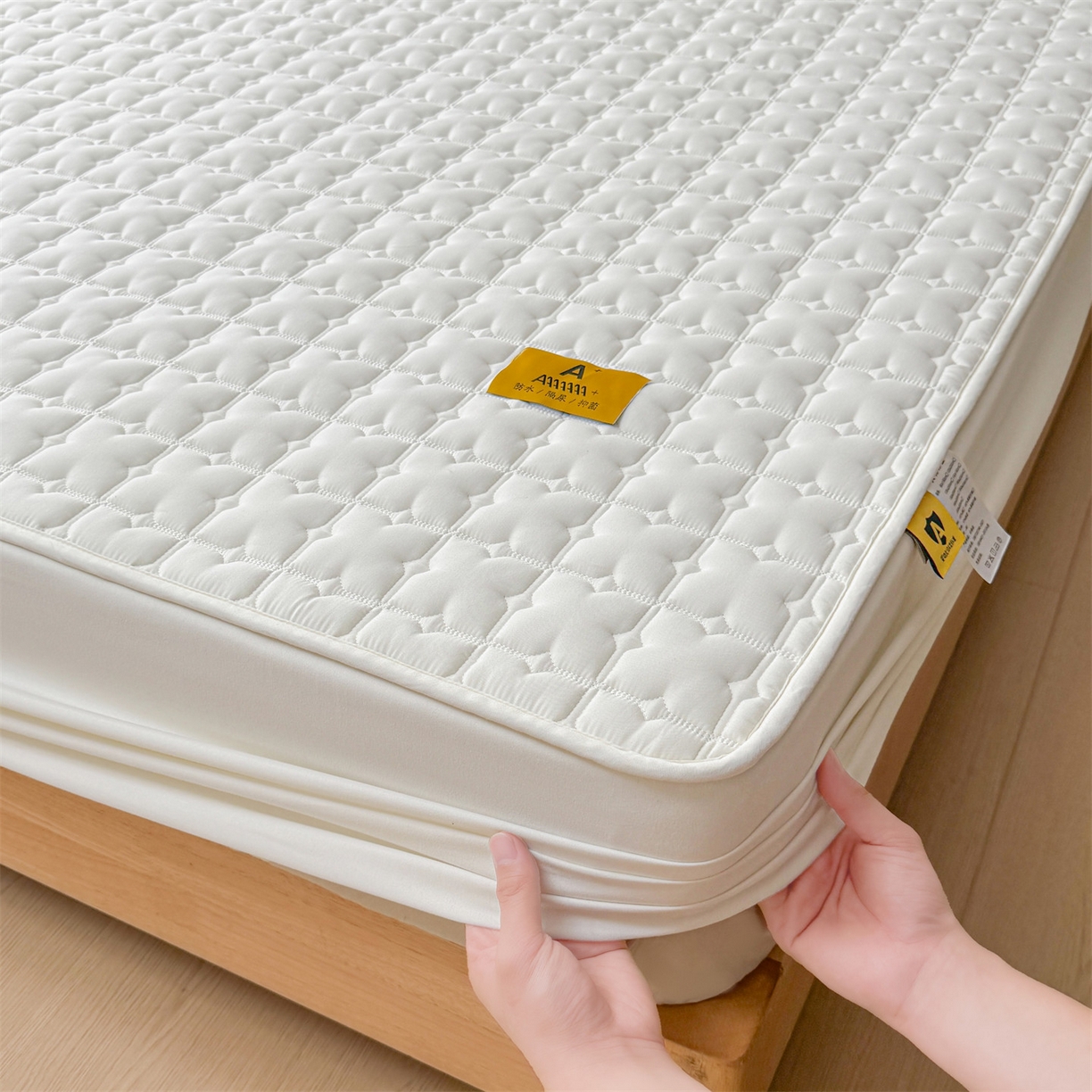 91家纺网 家纺一手货源 找家纺 居眠 2025新款星禾-防水夹棉棉花床笠 星禾-白