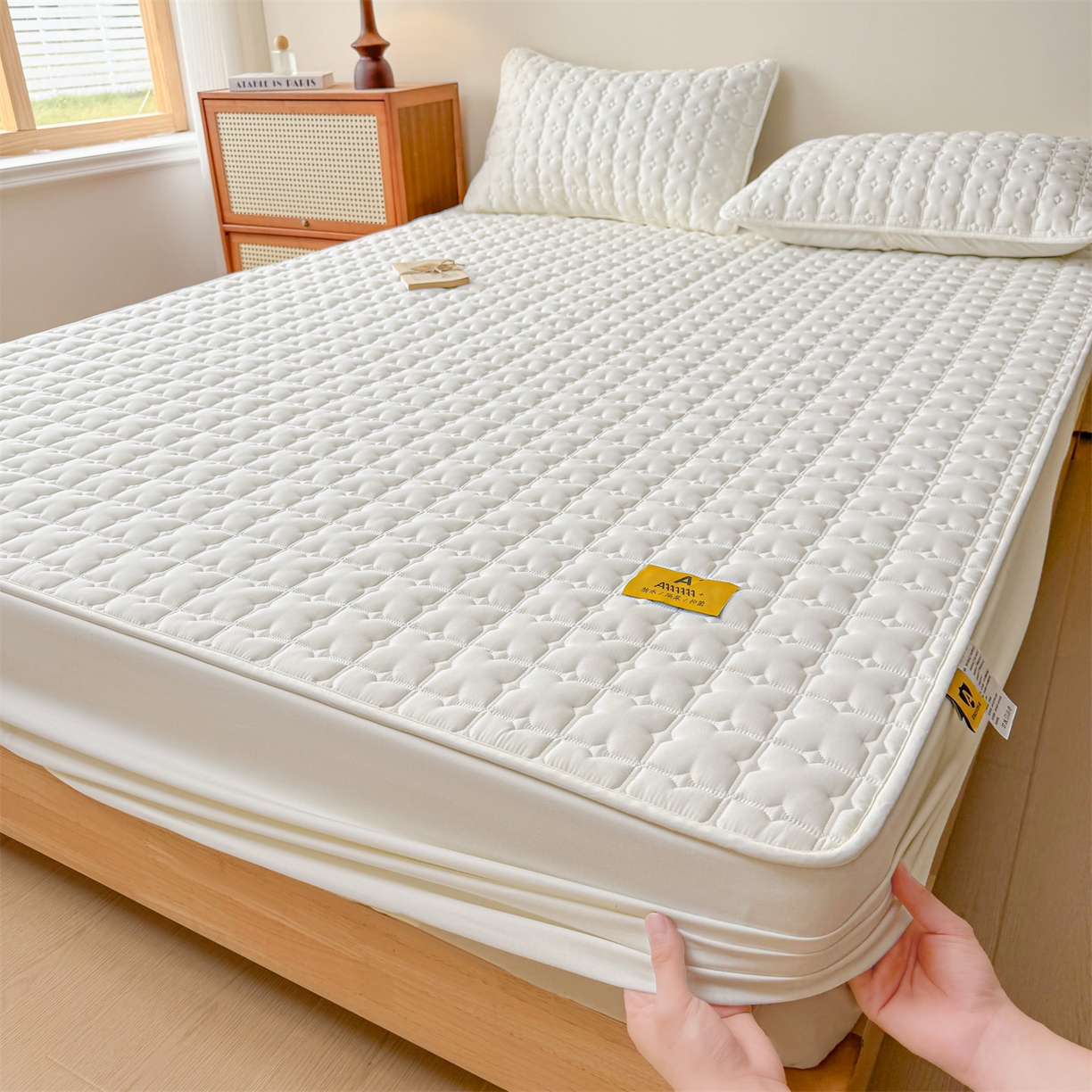 91家纺网 家纺一手货源 找家纺 居眠 2025新款星禾-防水夹棉棉花床笠 星禾-白