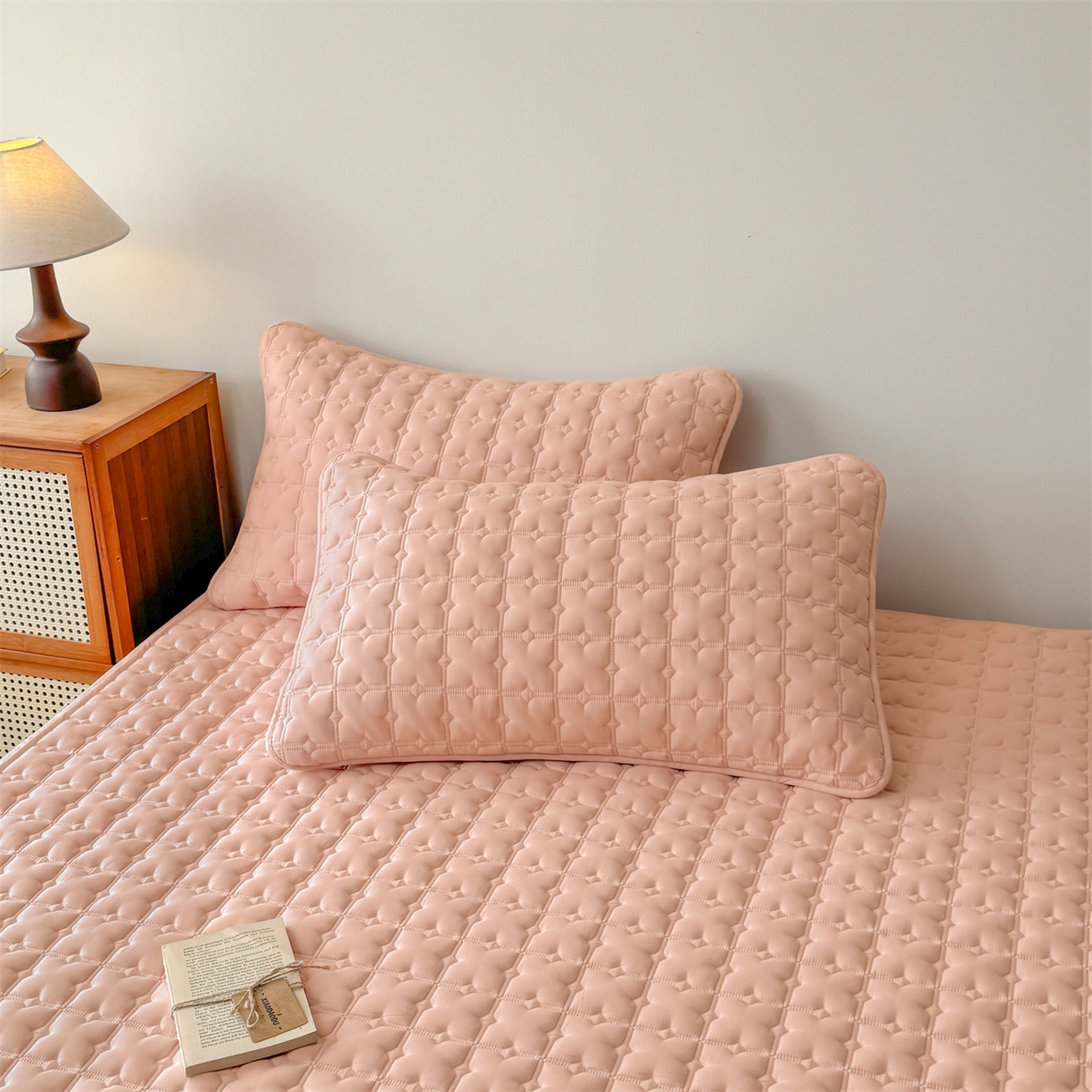 91家纺网 家纺一手货源 找家纺 居眠 2025新款星禾-防水夹棉棉花床笠 星禾-粉