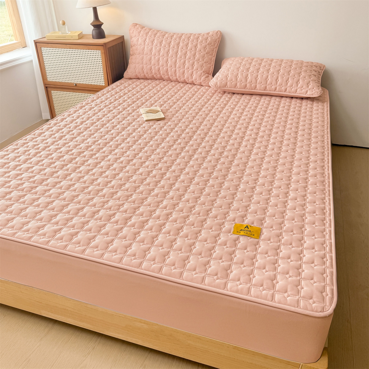 91家纺网 家纺一手货源 找家纺 居眠 2025新款星禾-防水夹棉棉花床笠 星禾-粉