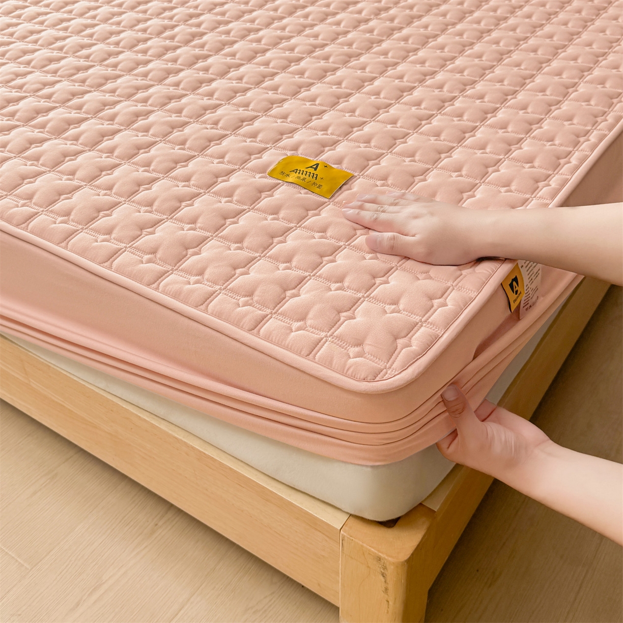 91家纺网 家纺一手货源 找家纺 居眠 2025新款星禾-防水夹棉棉花床笠 星禾-粉