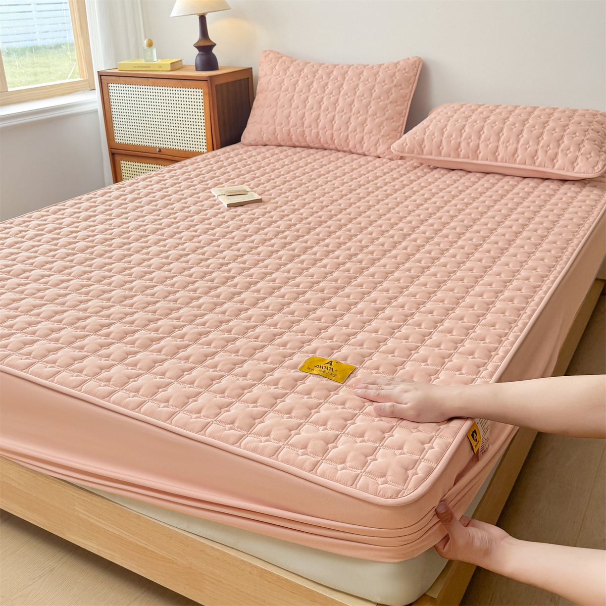 91家纺网 家纺一手货源 找家纺 居眠 2025新款星禾-防水夹棉棉花床笠 星禾-粉