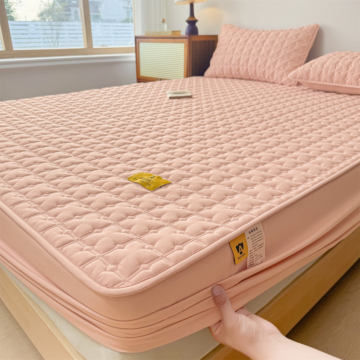 91家纺网 家纺一手货源 找家纺 居眠 2025新款星禾-防水夹棉棉花床笠 星禾-粉