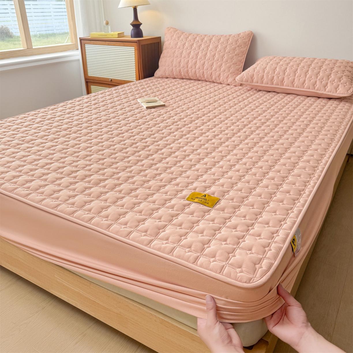 91家纺网 家纺一手货源 找家纺 居眠 2025新款星禾-防水夹棉棉花床笠 星禾-粉