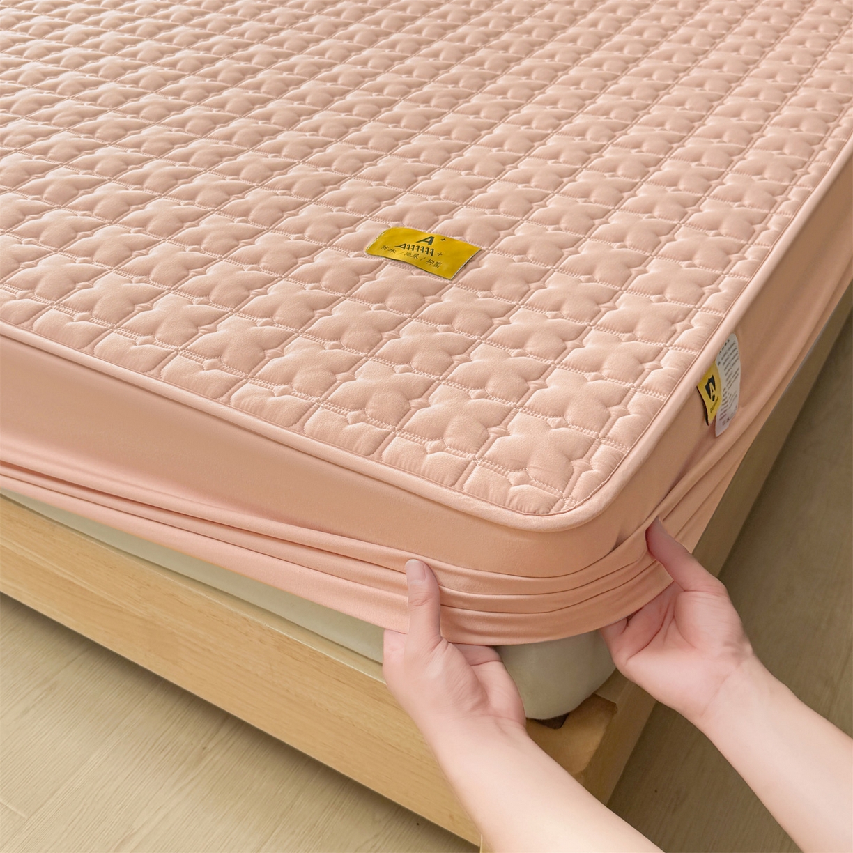 91家纺网 家纺一手货源 找家纺 居眠 2025新款星禾-防水夹棉棉花床笠 星禾-粉