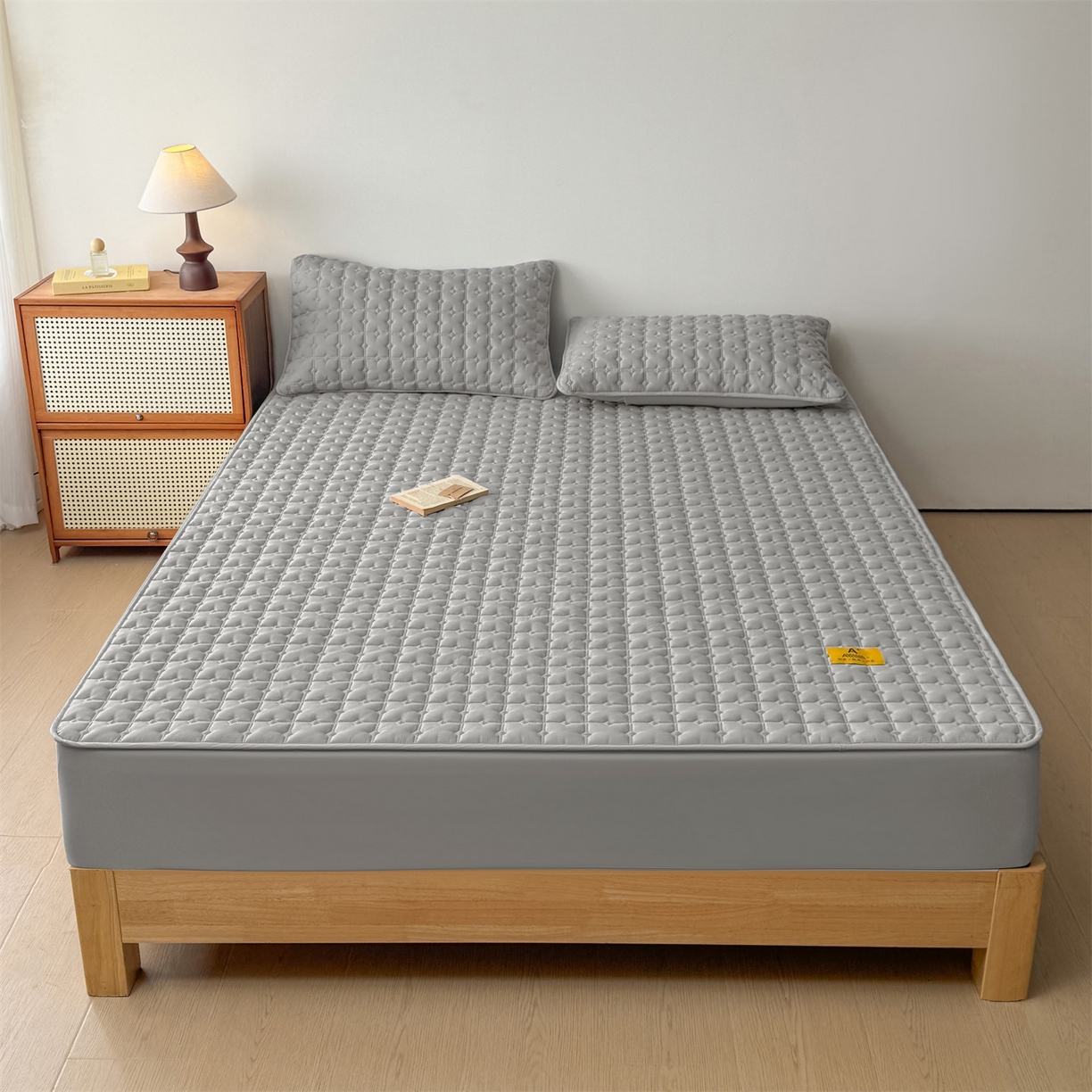 91家纺网 家纺一手货源 找家纺 居眠 2025新款星禾-防水夹棉棉花床笠 星禾-灰