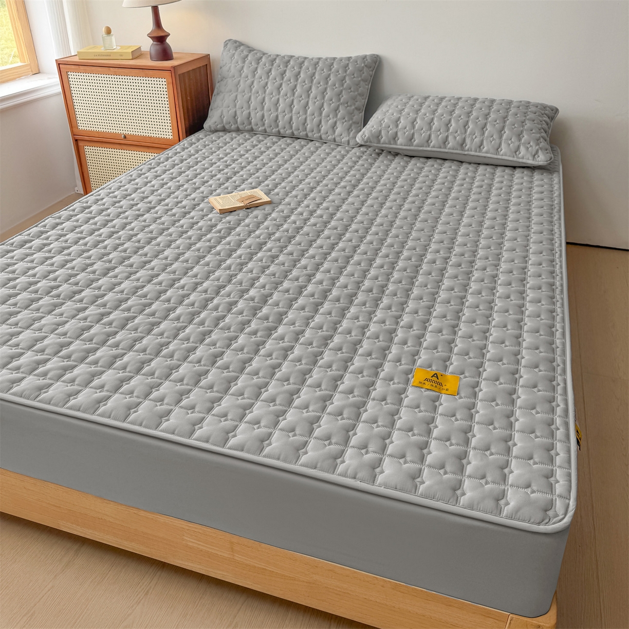 91家纺网 家纺一手货源 找家纺 居眠 2025新款星禾-防水夹棉棉花床笠 星禾-灰