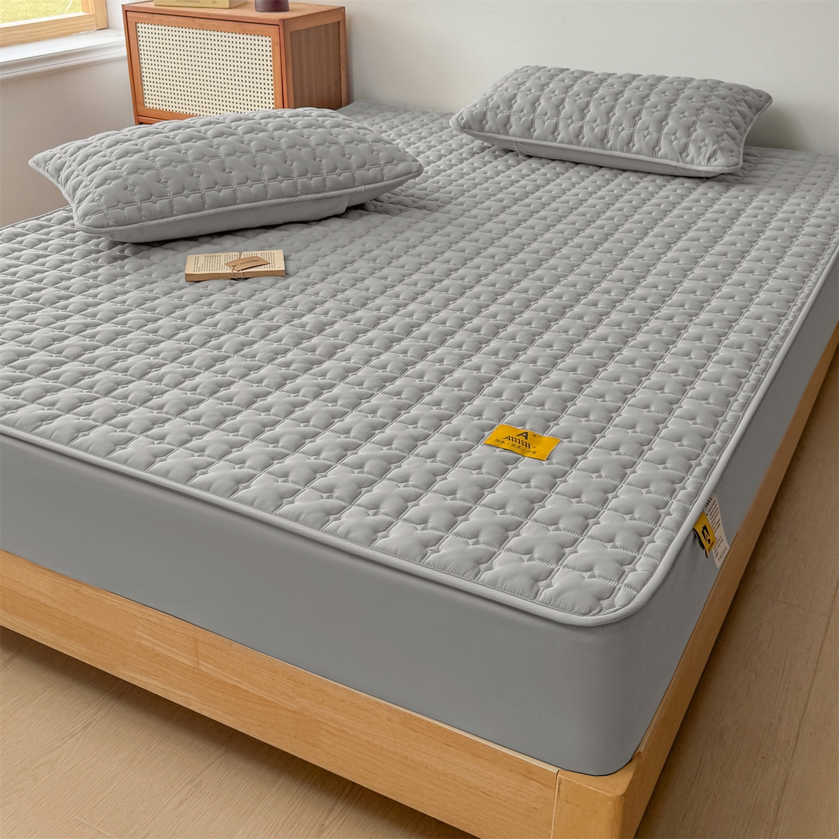 91家纺网 家纺一手货源 找家纺 居眠 2025新款星禾-防水夹棉棉花床笠 星禾-灰