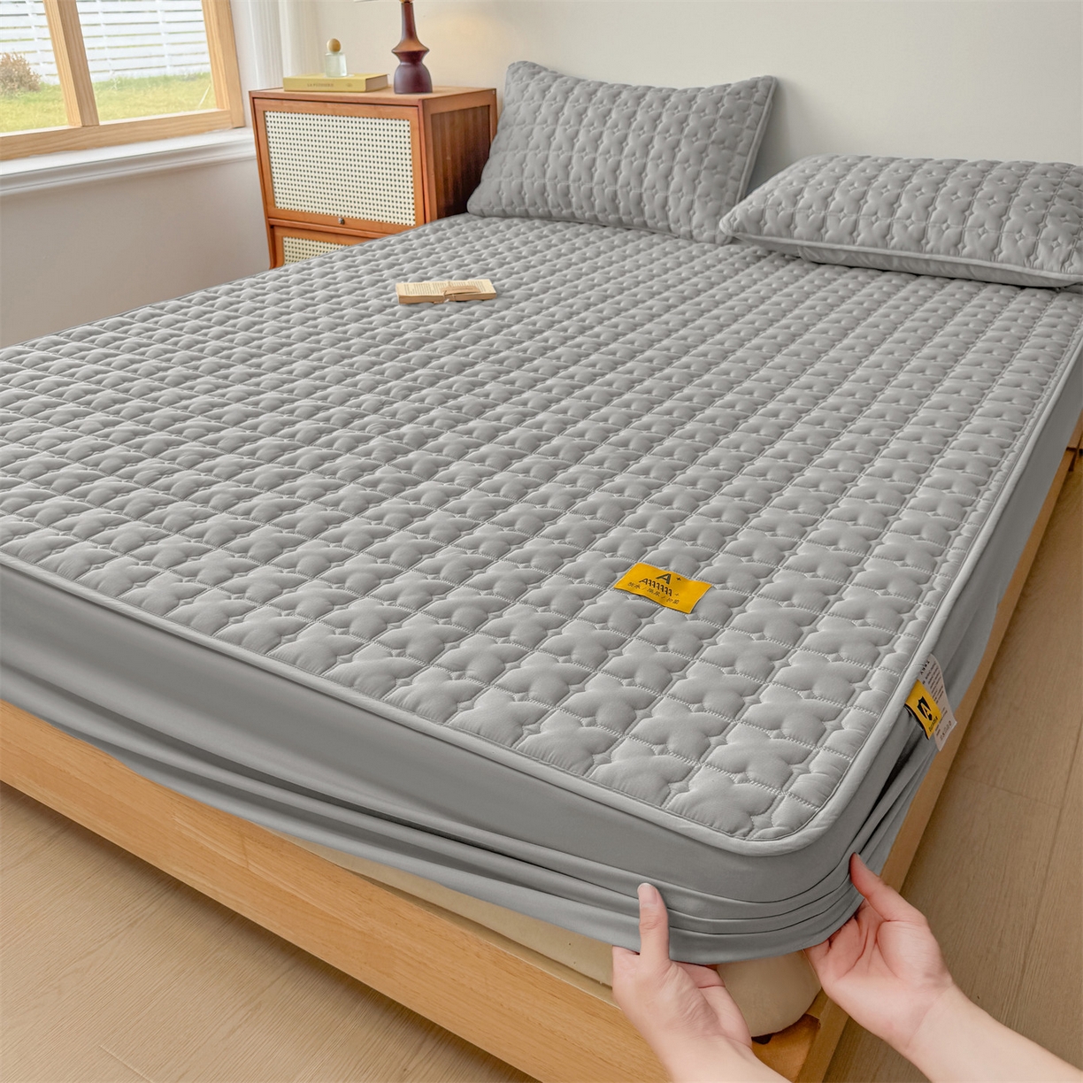 91家纺网 家纺一手货源 找家纺 居眠 2025新款星禾-防水夹棉棉花床笠 星禾-灰