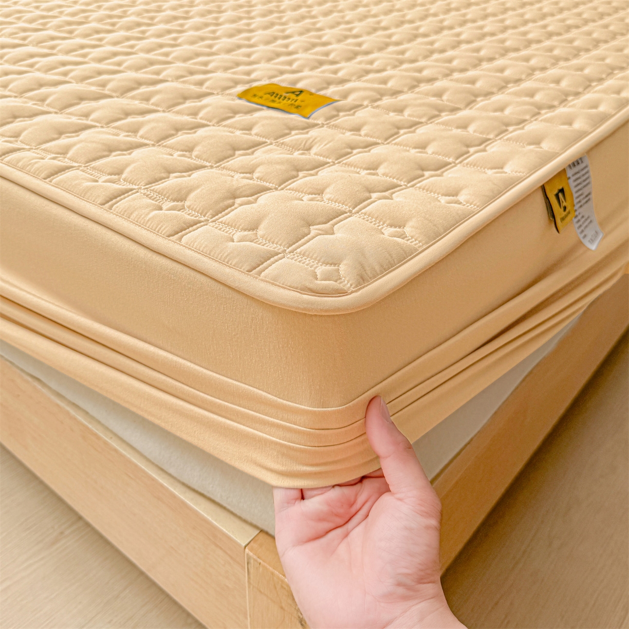 91家纺网 家纺一手货源 找家纺 居眠 2025新款星禾-防水夹棉棉花床笠 星禾-卡