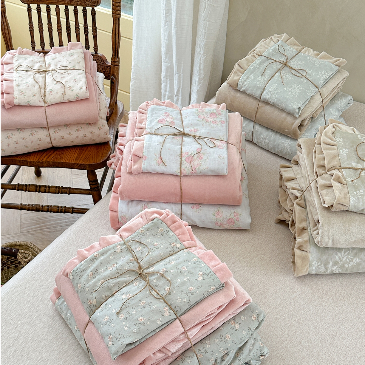 91家纺网 家纺一手货源 找家纺 麦伦家居 2025多功能床品全棉纯棉A类有氧双层纱+豆豆绒四件套荷叶边系列 组合图仅供展示不可下单