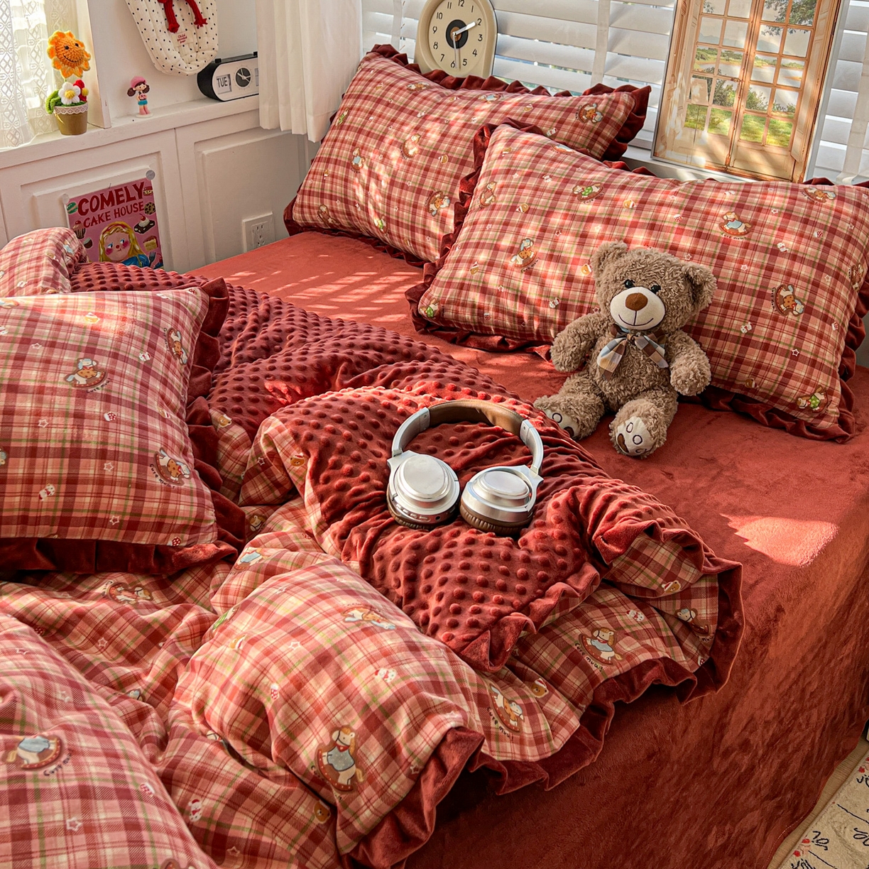 91家纺网 家纺一手货源 找家纺 麦伦家居 2025多功能床品全棉纯棉A类有氧双层纱+豆豆绒四件套荷叶边系列 童梦木马