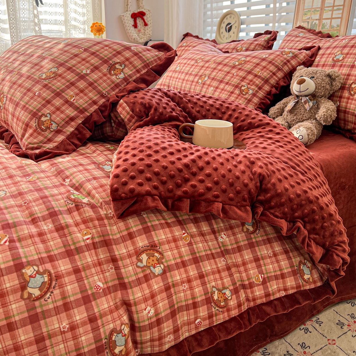 91家纺网 家纺一手货源 找家纺 麦伦家居 2025多功能床品全棉纯棉A类有氧双层纱+豆豆绒四件套荷叶边系列 童梦木马