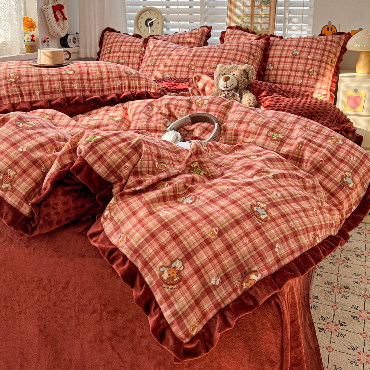 91家纺网 家纺一手货源 找家纺 麦伦家居 2025多功能床品全棉纯棉A类有氧双层纱+豆豆绒四件套荷叶边系列 童梦木马