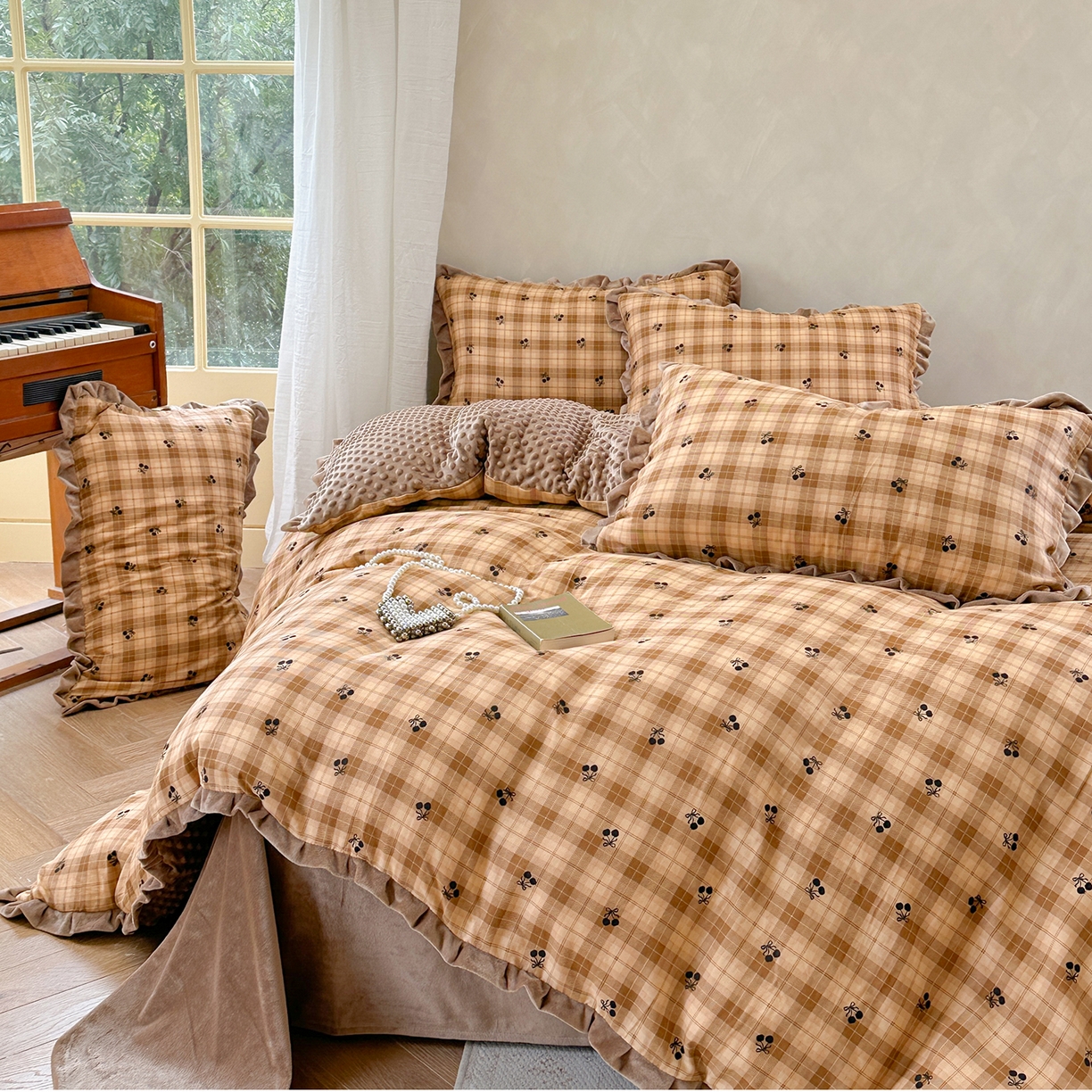 91家纺网 家纺一手货源 找家纺 麦伦家居 2025多功能床品全棉纯棉A类有氧双层纱+豆豆绒四件套荷叶边系列 糖炒栗子