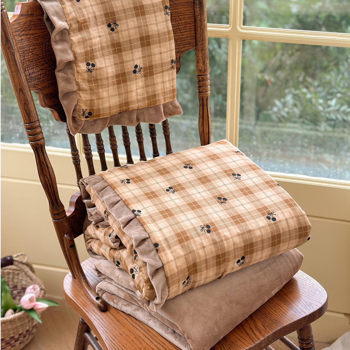 91家纺网 家纺一手货源 找家纺 麦伦家居 2025多功能床品全棉纯棉A类有氧双层纱+豆豆绒四件套荷叶边系列 糖炒栗子