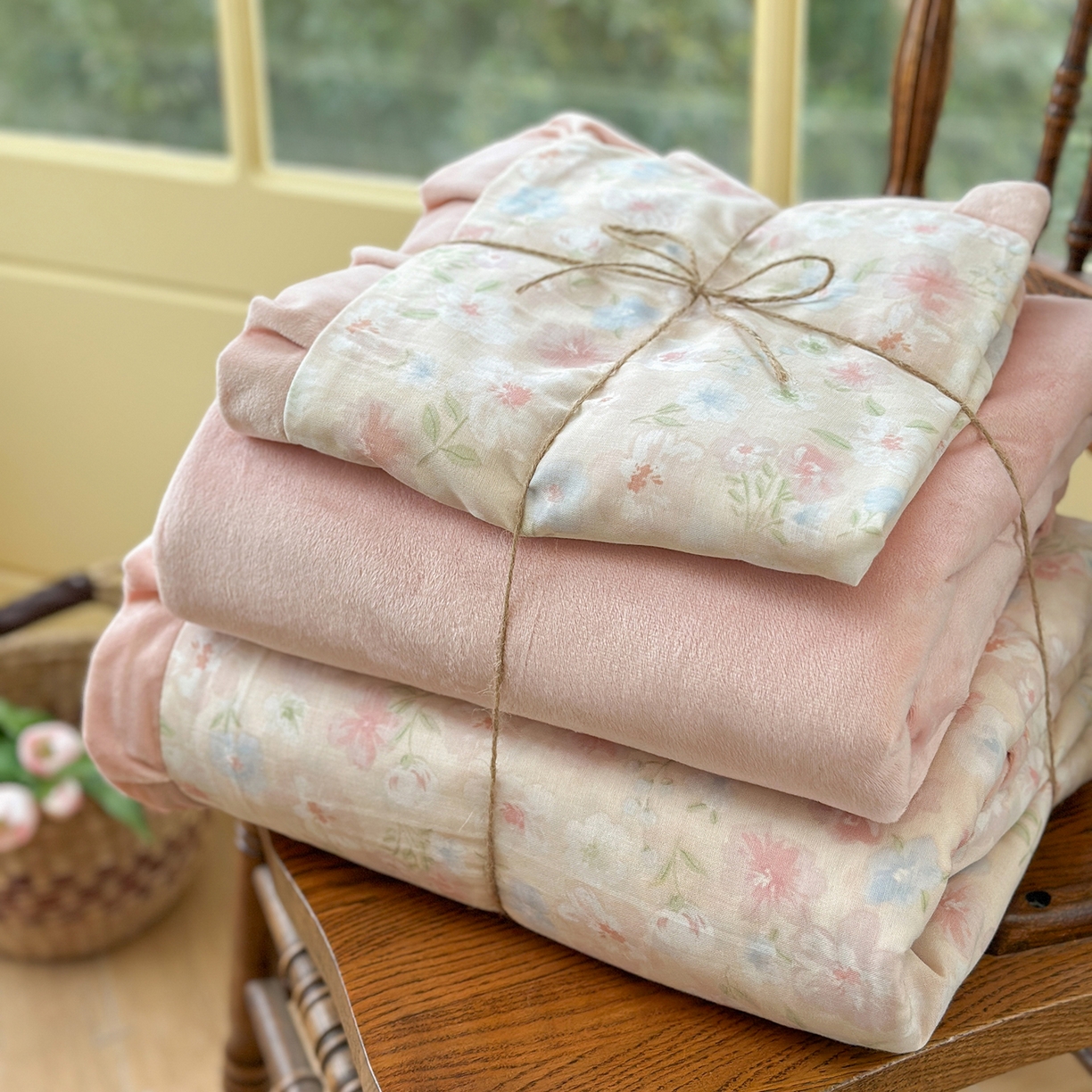 91家纺网 家纺一手货源 找家纺 麦伦家居 2025多功能床品全棉纯棉A类有氧双层纱+豆豆绒四件套荷叶边系列 白月光