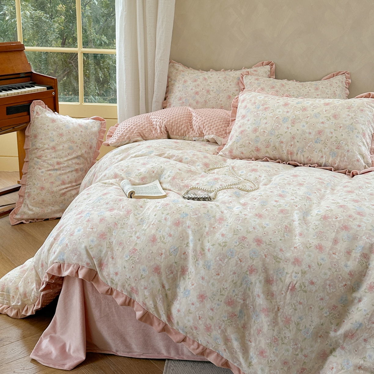 91家纺网 家纺一手货源 找家纺 麦伦家居 2025多功能床品全棉纯棉A类有氧双层纱+豆豆绒四件套荷叶边系列 白月光