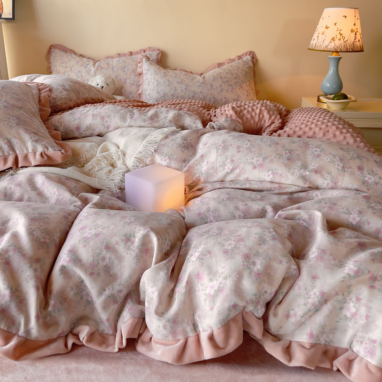 91家纺网 家纺一手货源 找家纺 麦伦家居 2025多功能床品全棉纯棉A类有氧双层纱+豆豆绒四件套荷叶边系列 桃夭夭