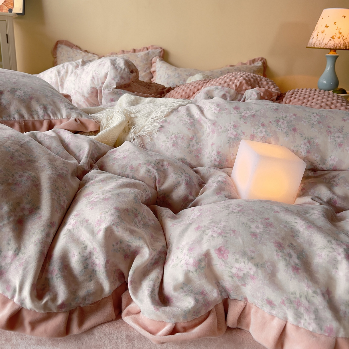 91家纺网 家纺一手货源 找家纺 麦伦家居 2025多功能床品全棉纯棉A类有氧双层纱+豆豆绒四件套荷叶边系列 桃夭夭