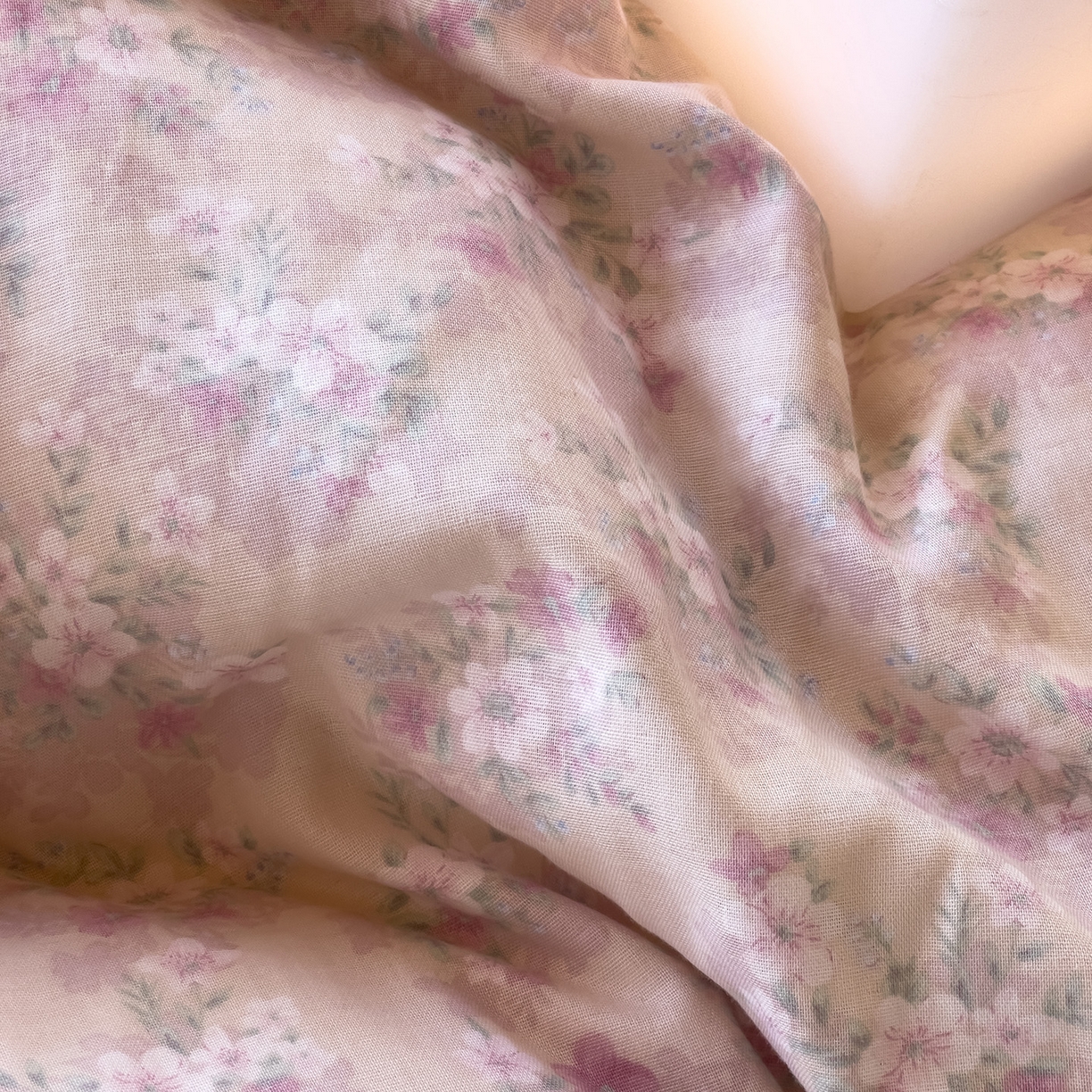 91家纺网 家纺一手货源 找家纺 麦伦家居 2025多功能床品全棉纯棉A类有氧双层纱+豆豆绒四件套荷叶边系列 桃夭夭