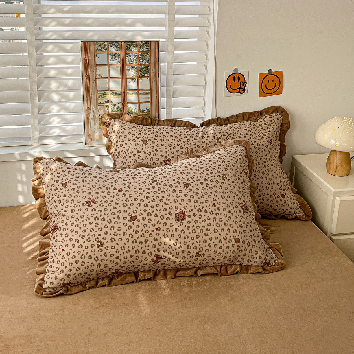 91家纺网 家纺一手货源 找家纺 麦伦家居 2025多功能床品全棉纯棉A类有氧双层纱+豆豆绒四件套荷叶边系列 豹纹猫咪