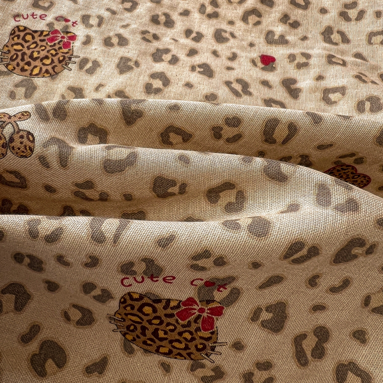 91家纺网 家纺一手货源 找家纺 麦伦家居 2025多功能床品全棉纯棉A类有氧双层纱+豆豆绒四件套荷叶边系列 豹纹猫咪