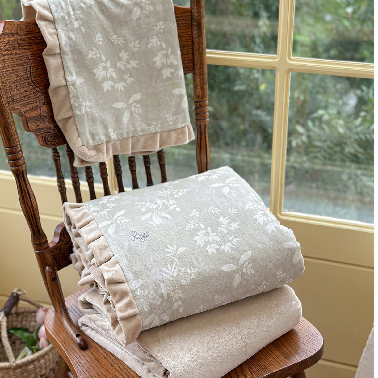 91家纺网 家纺一手货源 找家纺 麦伦家居 2025多功能床品全棉纯棉A类有氧双层纱+豆豆绒四件套荷叶边系列 空谷幽兰