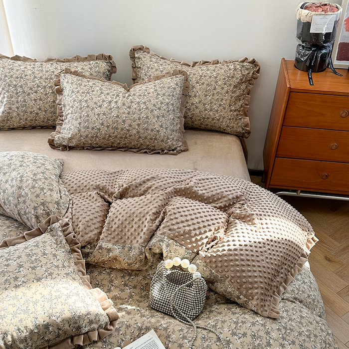 91家纺网 家纺一手货源 找家纺 麦伦家居 2025多功能床品全棉纯棉A类有氧双层纱+豆豆绒四件套荷叶边系列 晚秋