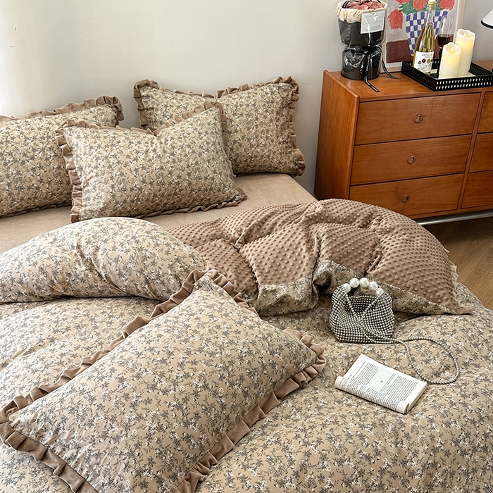 91家纺网 家纺一手货源 找家纺 麦伦家居 2025多功能床品全棉纯棉A类有氧双层纱+豆豆绒四件套荷叶边系列 晚秋