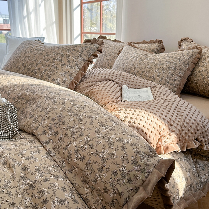 91家纺网 家纺一手货源 找家纺 麦伦家居 2025多功能床品全棉纯棉A类有氧双层纱+豆豆绒四件套荷叶边系列 晚秋